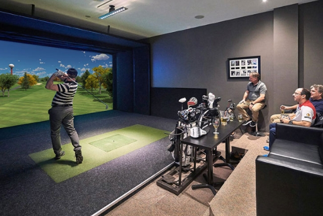Golf simulator at Club Golin Riverlights