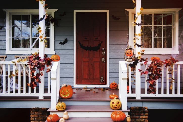 10 Haunted Happenings in Wilmington NC, fall decorated front door