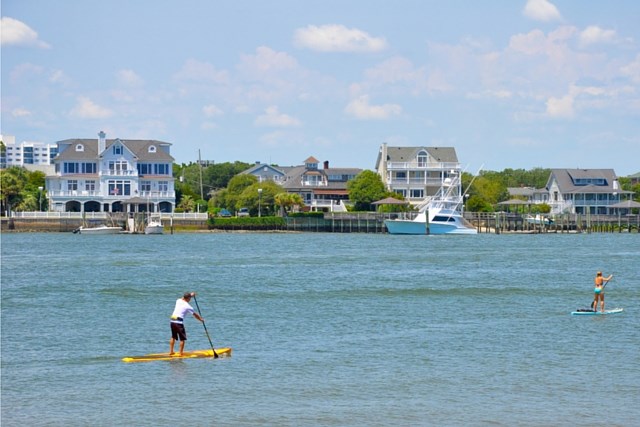 paddle board lake in riverlights