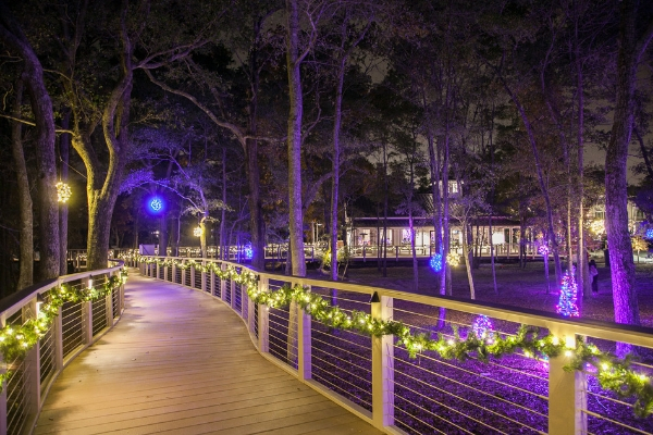 Boardwalk trail to Smoke on the Water restaurant in Riverlights