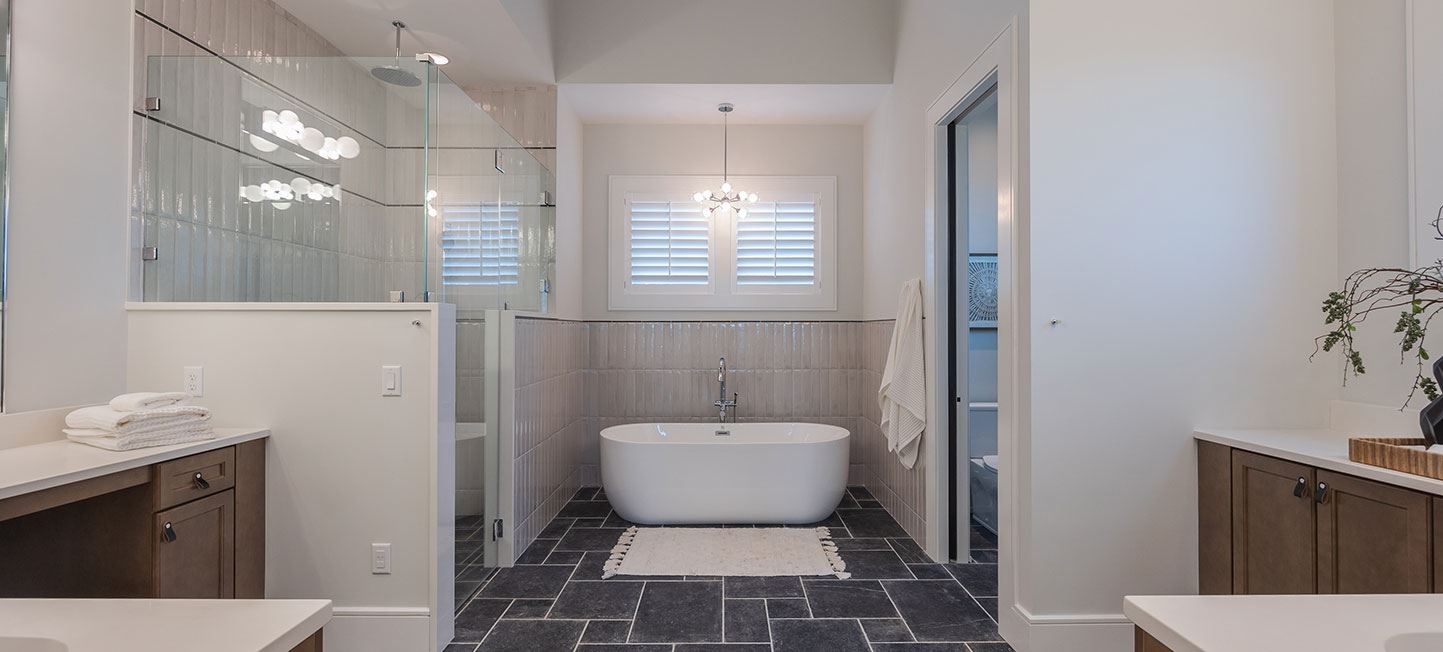 Luxury bath, new homes in Riverlights